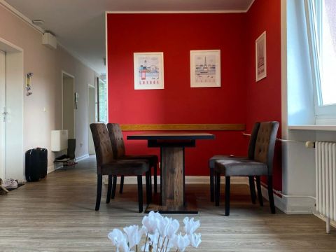 Studentenwohnheime-Hamburg Überseekolleg Aufenthaltsraum Tisch